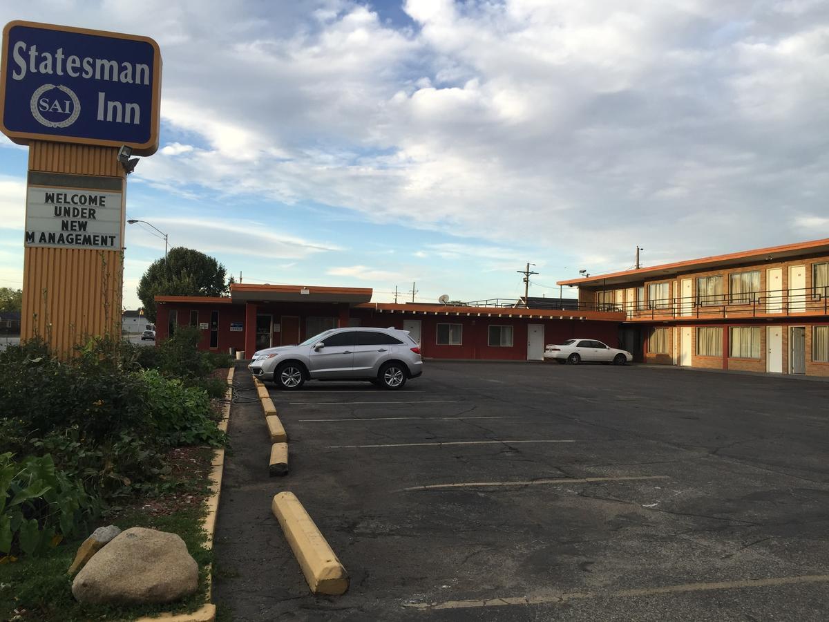 Statesman Inn Terre Haute Exterior photo