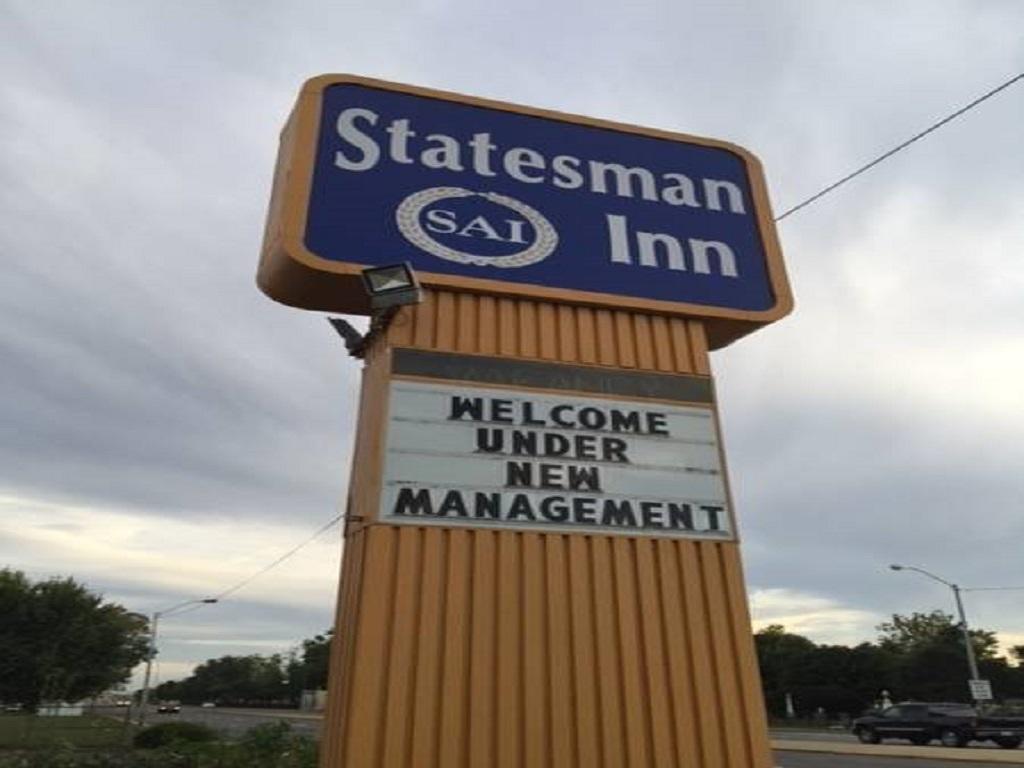 Statesman Inn Terre Haute Exterior photo